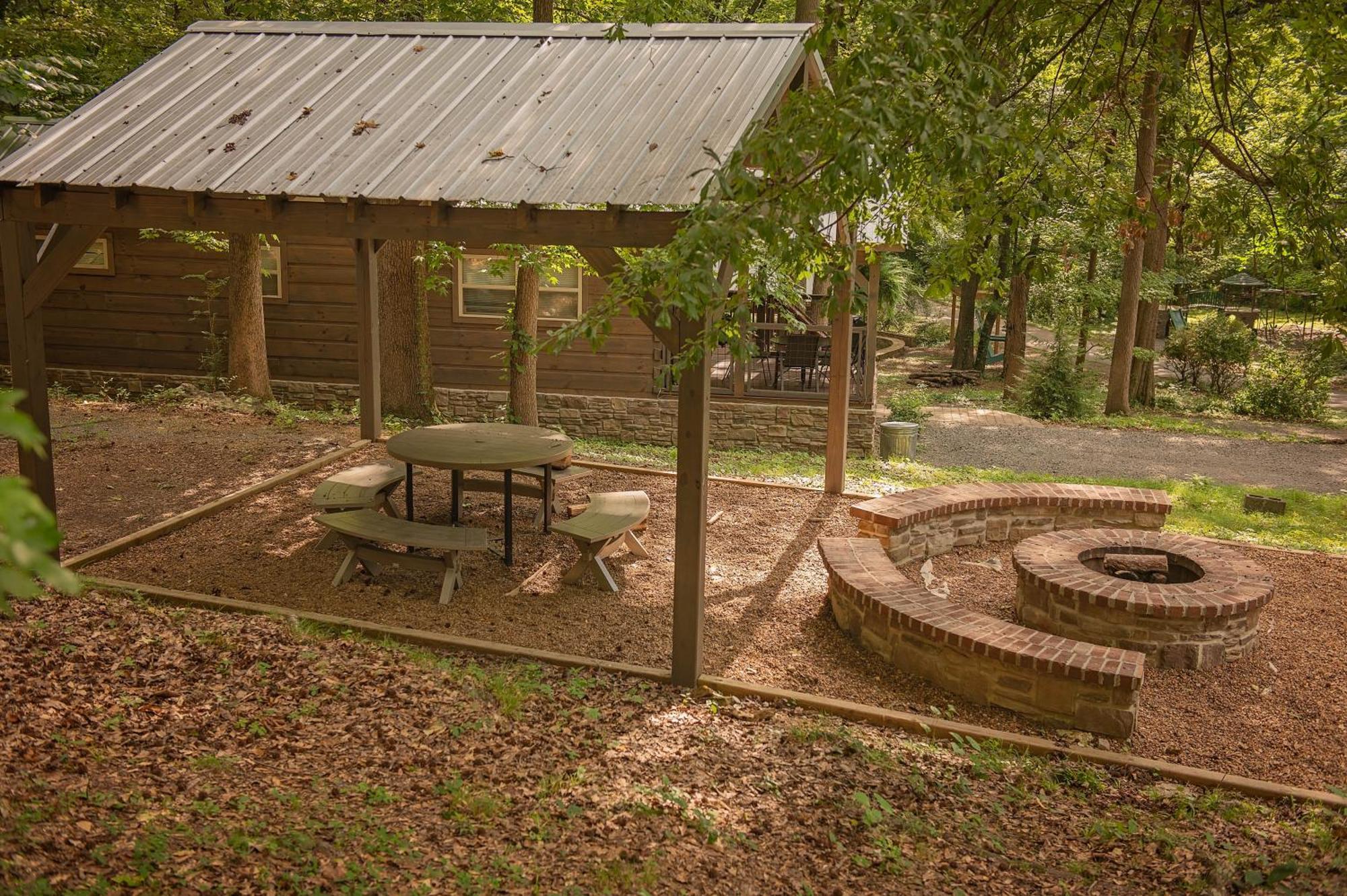 Meg Cabin Tiny Rustic Comfort On Lookout Mtn ชัททานูกา ภายนอก รูปภาพ